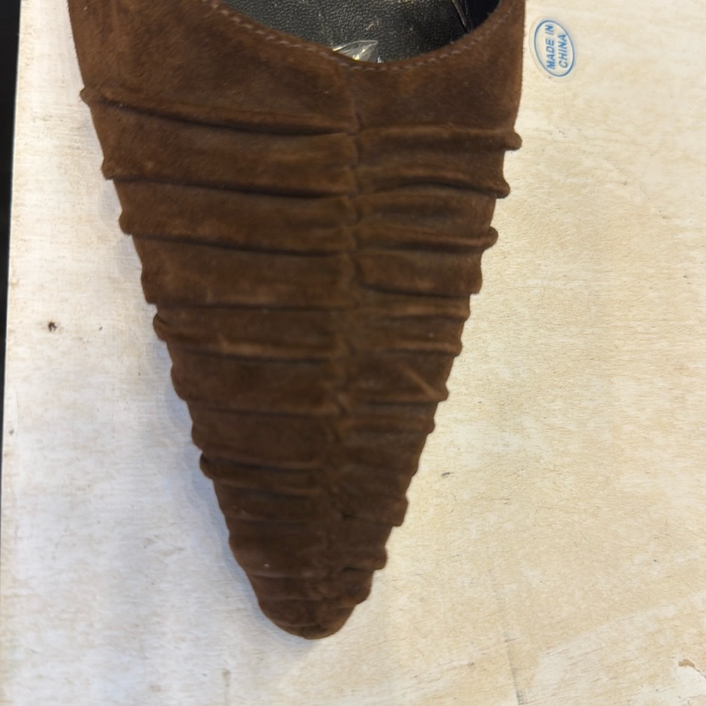 EUC Manolo Blahnik Brown Suede Kitten Heel Pointy Toe Slides- EU Size 38.5 - Picture 9 of 11